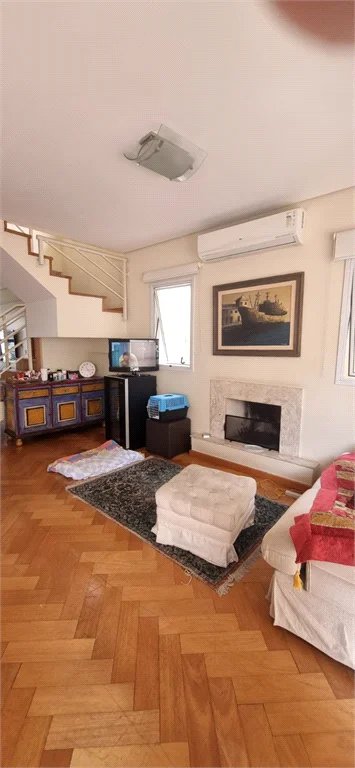 Casa à venda com 4 quartos, sendo 2 suítes,  no condomínio Casas de Windsor, São Paulo - SP