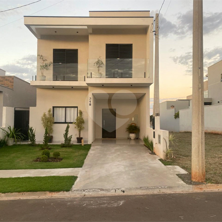 Casa à venda com 3 quartos, sendo 2 suítes, no condomínio Terras da Estância, Paulínia - SP