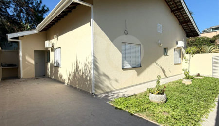 Casa à venda com 3 quartos, sendo 1 suíte,  no condomínio Bela Vita, Atibaia - SP