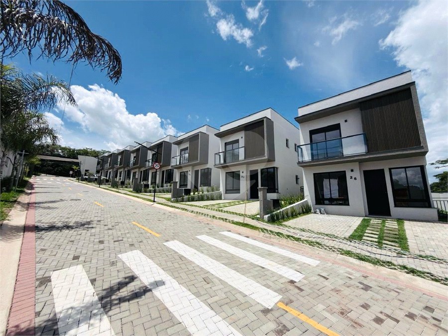 Casa à venda ou para alugar com 3 suítes em Caixa D´água, Vinhedo, SP