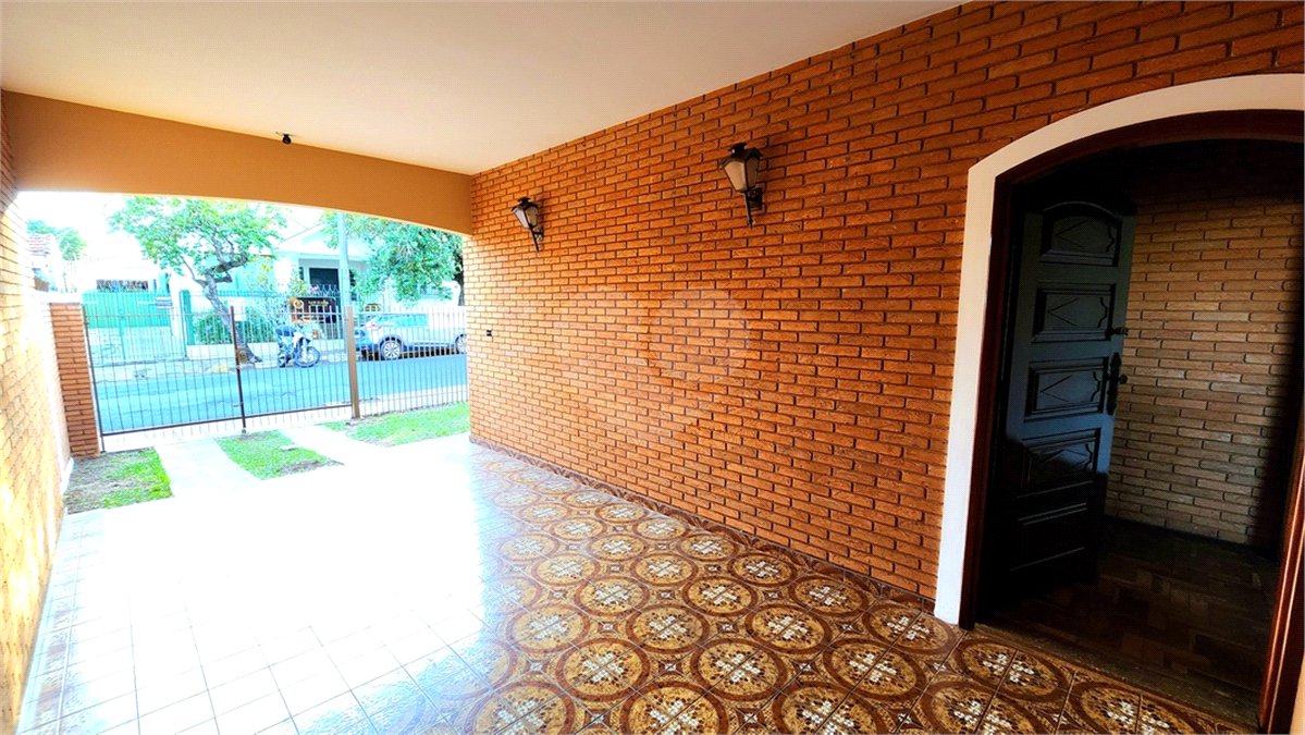 Casa à venda com 3 quartos, sendo 1 suíte, no Centro, Araraquara, SP