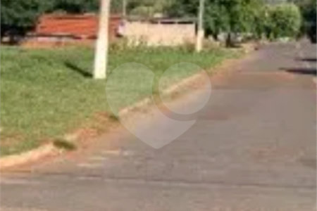Terreno à venda no Centro, Jardim, MS