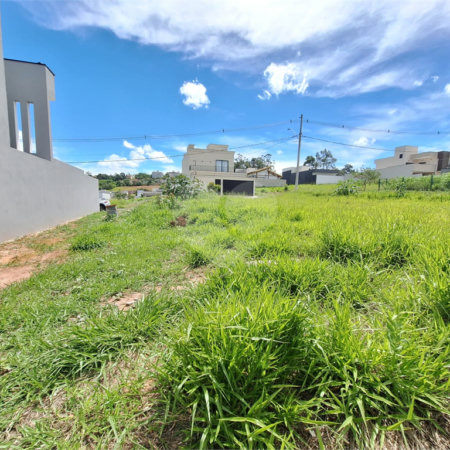 Terreno à venda com 1 suíte em Pinheirinho, Vinhedo, SP