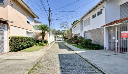 Casa de Vila à venda com 4 quartos, sendo 1 suíte,  em Alto da Boa Vista, São Paulo, SP