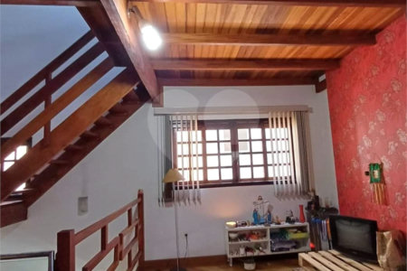 Casa à venda com 4 quartos, sendo 2 suítes,  em Vila Oliveira, Mogi das Cruzes, SP
