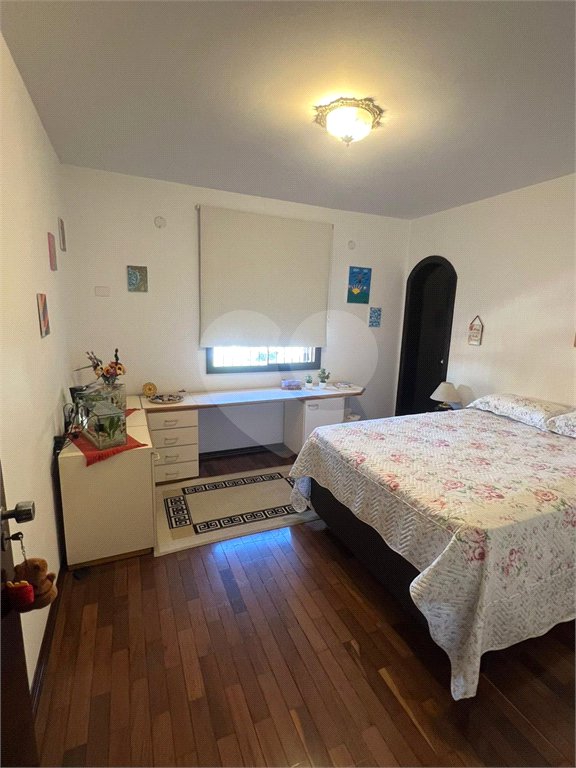 Casa à venda com 5 quartos, sendo 4 suítes, em Parque Maria Helena, São Paulo, SP