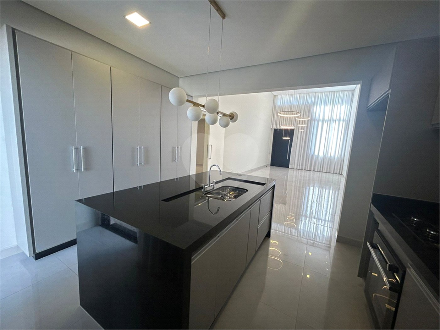 Casa à venda com 3 quartos, sendo 1 suíte,  no condomínio Le France, Sorocaba - SP