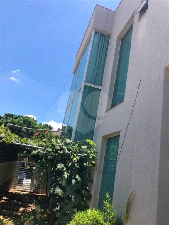 Casa à venda com 4 quartos, sendo 2 suítes, no condomínio Terras de São Francisco, Vinhedo - SP
