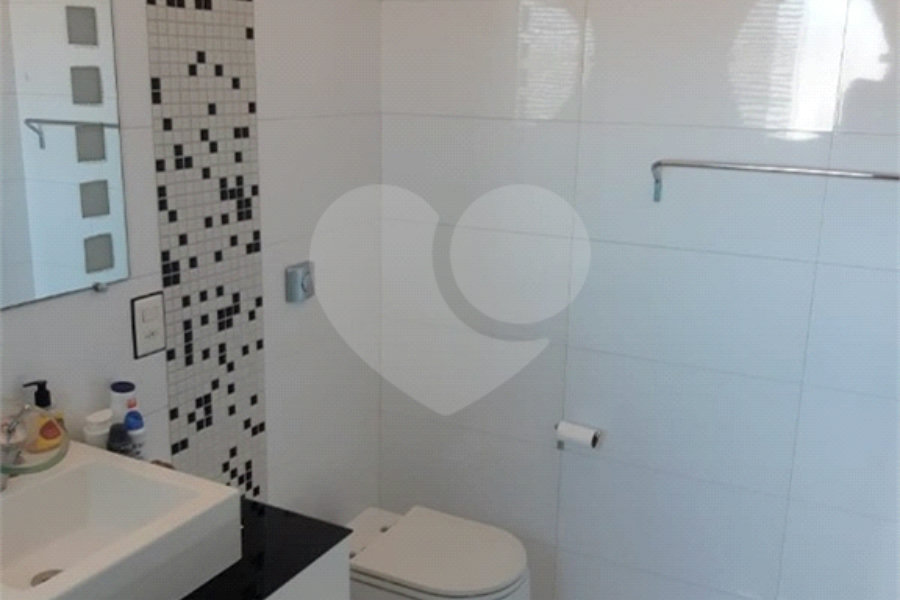 Sobrado à venda com 3 quartos, sendo 2 suítes, em Vila Paulicéia, São Paulo, SP
