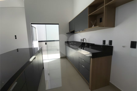 Casa à venda ou para alugar com 3 quartos, sendo 1 suíte, no condomínio Condomíno Helena Maria, Sorocaba - SP