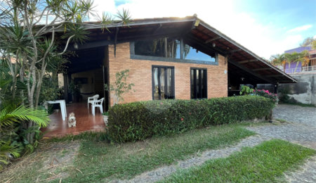 Casa Térrea à venda com 4 quartos, sendo 2 suítes,  em Jardim Paulista, Atibaia, SP
