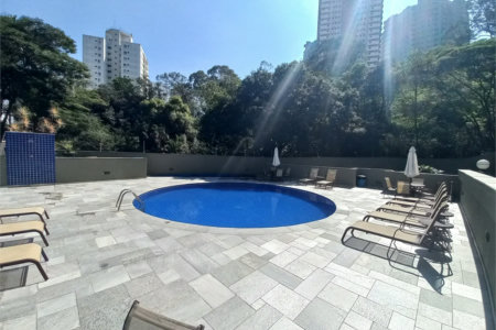 Apartamento à venda com 3 quartos, sendo 1 suíte,  em Vila Andrade, São Paulo, SP