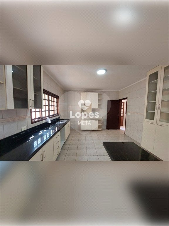 Casa à venda com 3 quartos, sendo 1 suíte, no condomínio Eldourado, São José dos Campos - SP