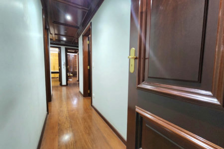 Apartamento Alto Padrão Frente Mar com 4 Dormitórios, 3 Suítes e 3 Vagas na Orla de Santos