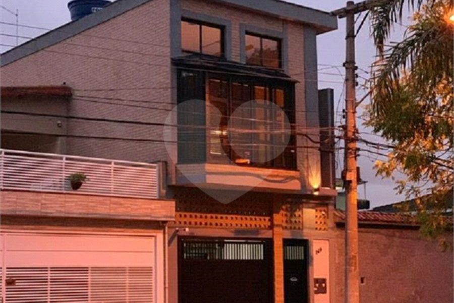 Sobrado à venda com 2 suítes em Vila Sabrina, São Paulo, SP