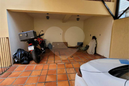 Casa à venda com 4 quartos, sendo 1 suíte, em Vila Leão, Sorocaba, SP