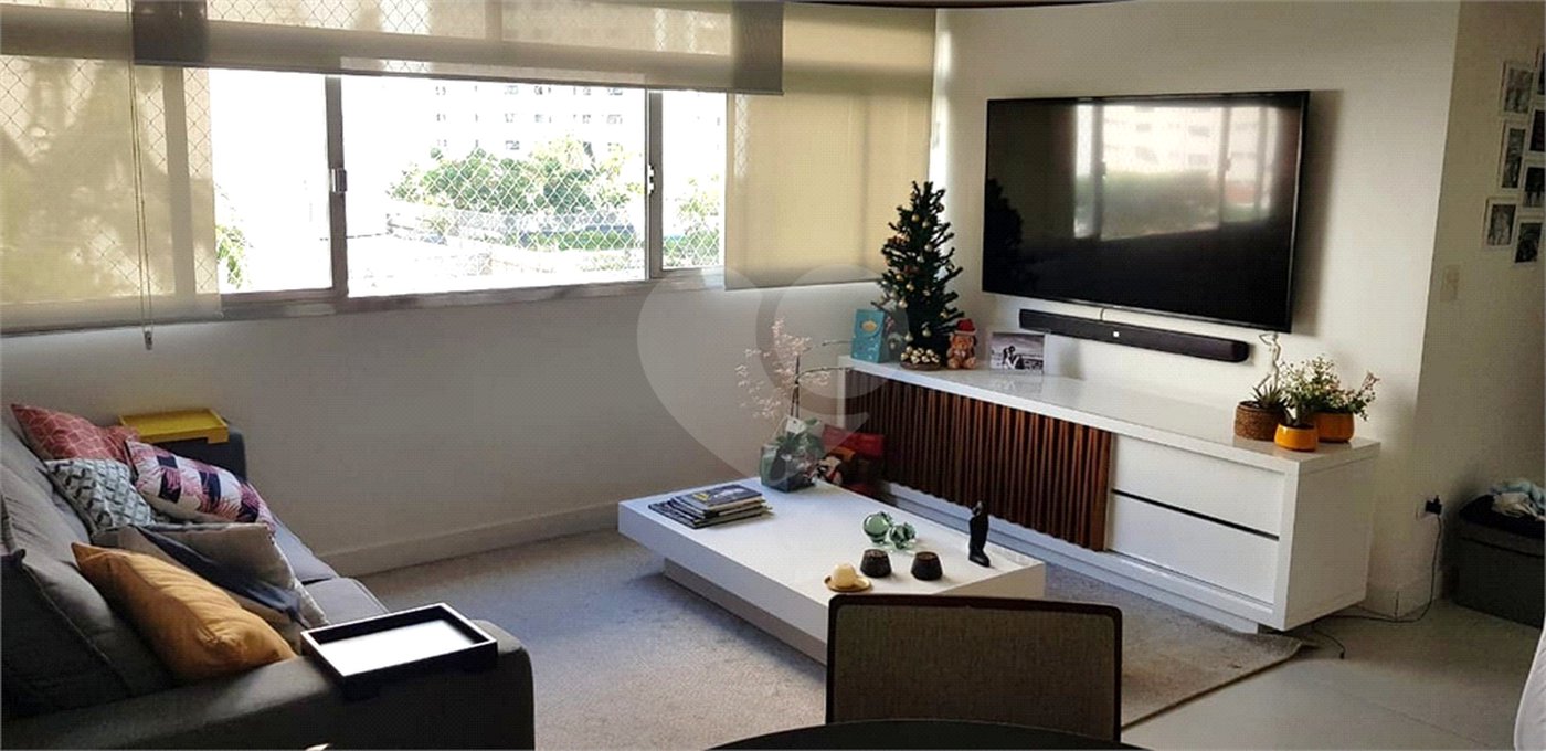 Apartamento à venda com 3 quartos, sendo 1 suíte, em Moema, São Paulo, SP