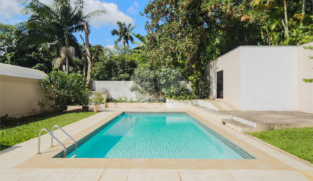 Casa à venda com 4 quartos, sendo 1 suíte,  em Interlagos, São Paulo, SP