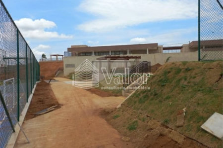 Terreno plano no Condomínio Villeneuve, com 250,00 m² de área total.