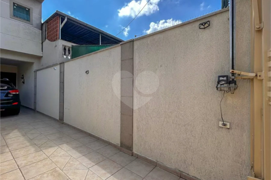 Sobrado à venda com 3 quartos, sendo 1 suíte, em Vila Mangalot, São Paulo, SP