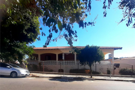 Casa à venda com 3 quartos, sendo 1 suíte, no Centro, Vinhedo, SP