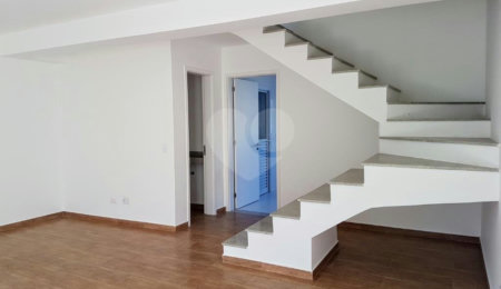 Sobrado à venda com 3 quartos, sendo 1 suíte,  em Jardim Prudência, São Paulo, SP