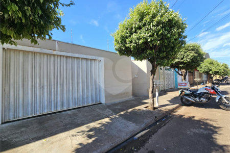 Casa à venda com 3 quartos, sendo 1 suíte,  em Jardim Jóquei Clube, Ribeirão Preto, SP
