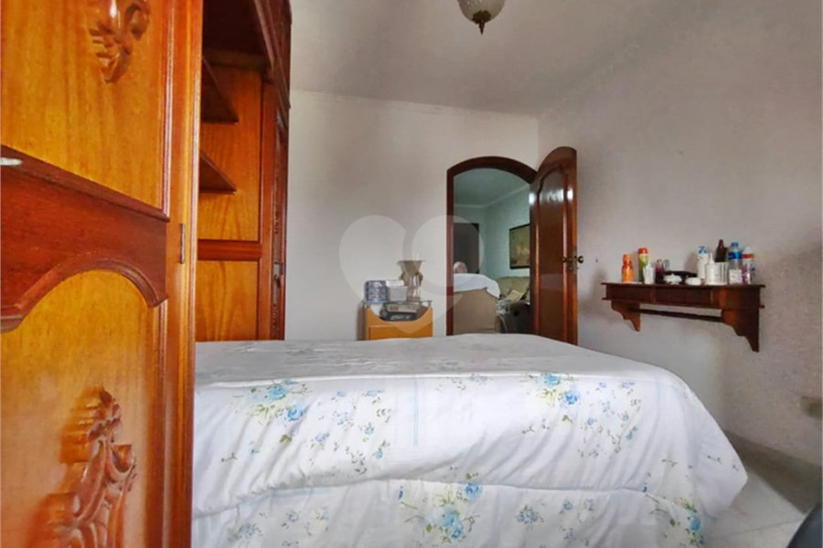 Casa à venda com 3 quartos, sendo 1 suíte, no condomínio Vila Paiva, São Paulo - SP