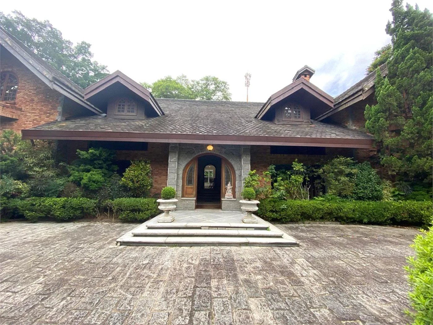 Casa à venda ou para alugar com 5 quartos, sendo 3 suítes, em Fazenda Morumbi, São Paulo, SP