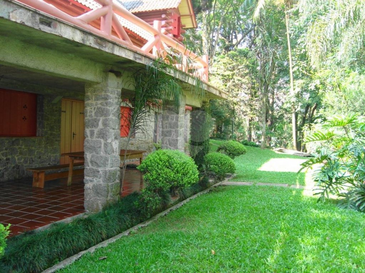 Casa à venda com 3 quartos, sendo 2 suítes, no condomínio Jardim Ibiratiba, São Paulo - SP