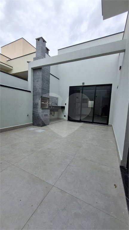 Casa à venda com 3 quartos, sendo 1 suíte, no condomínio Village Moutonnée, Salto - SP