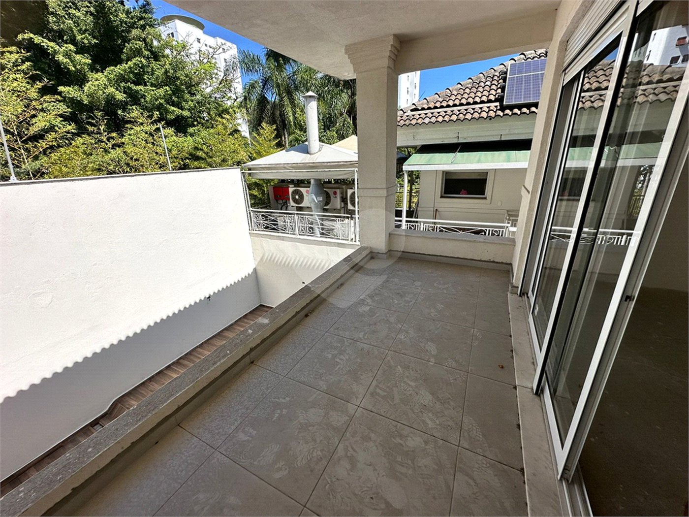 Casa à venda com 4 suítes no condomínio Villaggio Houda, São Paulo - SP