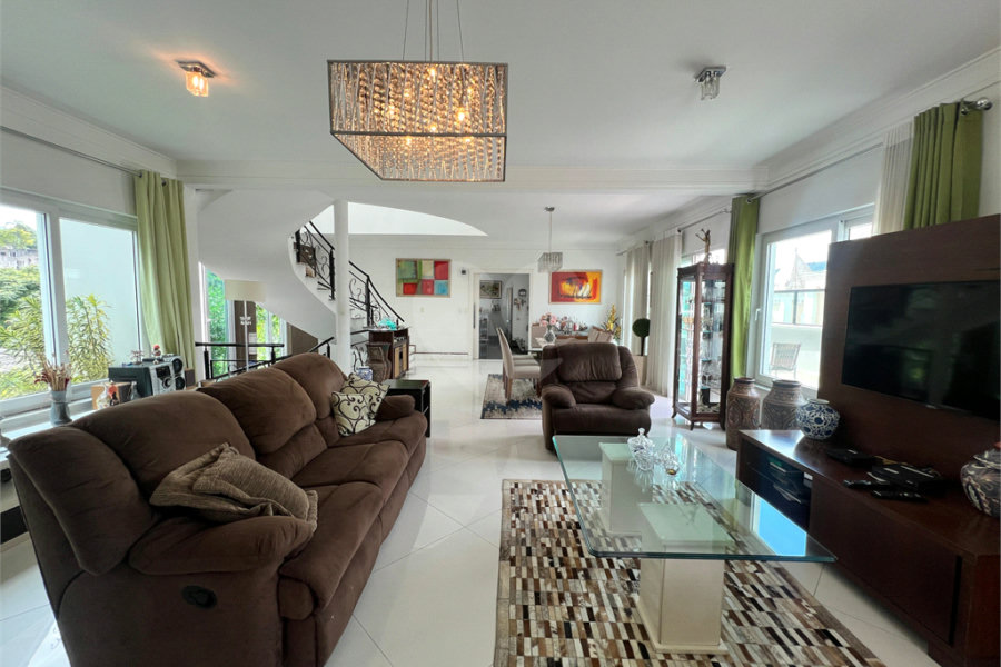 Casa à venda com 3 suítes no condomínio Quinta de Santo Antônio, São Paulo - SP