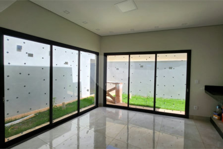 Casa à venda com 3 quartos, sendo 1 suíte, em Parque Atlanta, Araraquara, SP