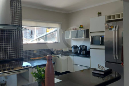 Sobrado à venda com 4 quartos, sendo 3 suítes, em Residencial Novo Horizonte I, Mogi das Cruzes, SP