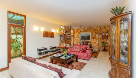 Sobrado à venda com 4 quartos, sendo 2 suítes,  em Vila Madalena, São Paulo, SP