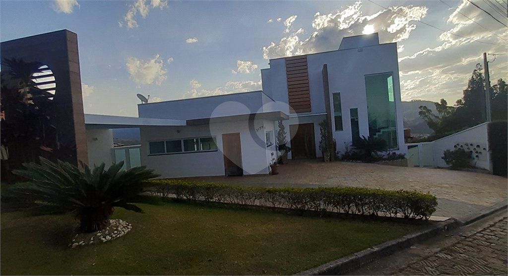 Casa em condomínio à venda ou para alugar com 5 quartos, sendo 3 suítes,  no Centro, Bom Jesus dos Perdões, SP