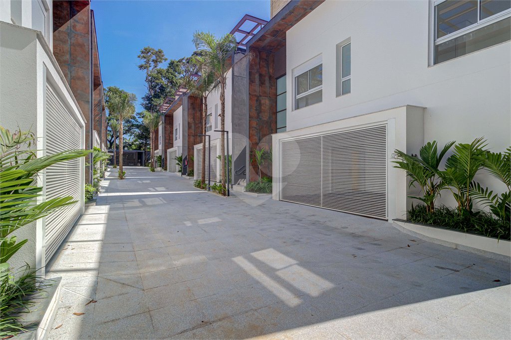 Casa à venda ou para alugar com 3 suítes no condomínio Jardim Flora, São Paulo - SP