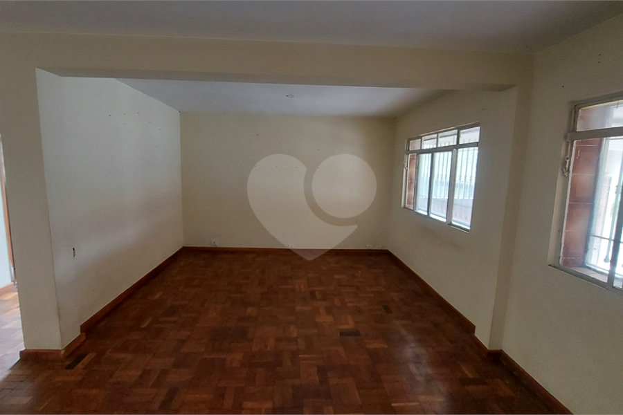 Sobrado à venda com 4 quartos, sendo 1 suíte, em Vila Guarani, São Paulo, SP
