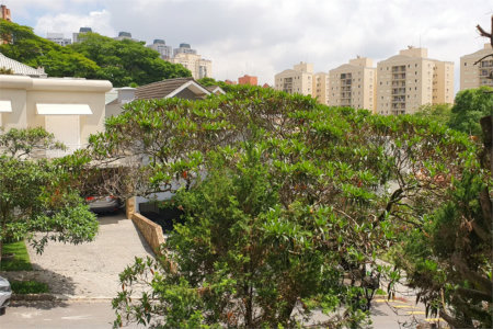 Casa à venda com 4 quartos, sendo 3 suítes,  no condomínio Vila das Flores, São Paulo - SP