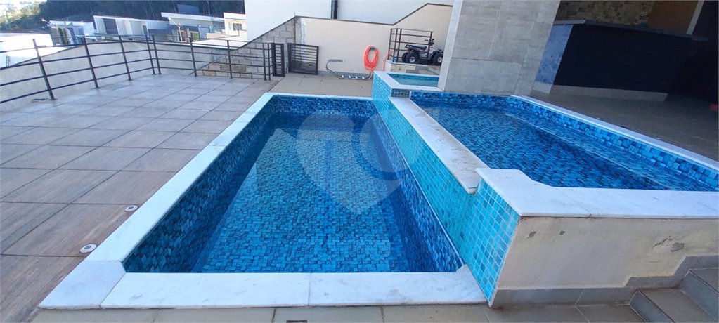 Luxuoso Sobrado com 4 Suítes