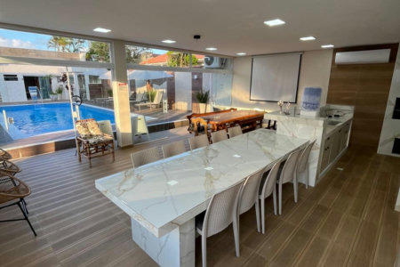 Casa à venda com 8 quartos, sendo 2 suítes, em Flórida, Praia Grande, SP