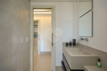 Apartamento à venda com 4 suítes,  em Vila Uberabinha, São Paulo, SP