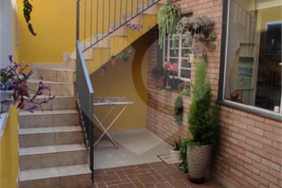 Casa à venda com 3 quartos, sendo 1 suíte,  no condomínio Residencial Vila Irmãos Arnoni, São Paulo - SP