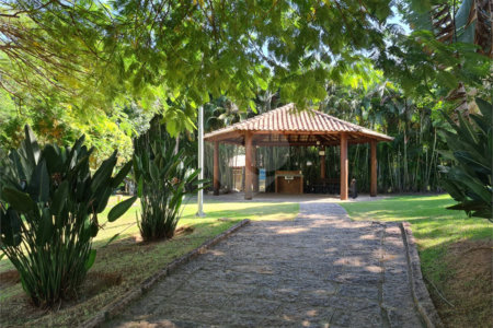 Casa à venda com 3 suítes no condomínio Terras de São Francisco, Vinhedo - SP
