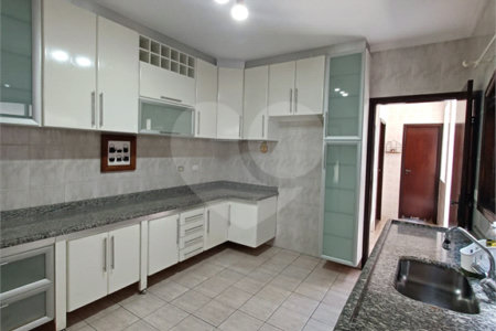 Sobrado à venda com 3 quartos, sendo 1 suíte,  em Jardim Pinheiros, São Paulo, SP