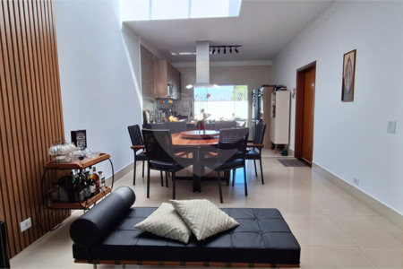 Casa à venda com 3 quartos, sendo 1 suíte, em Pinheirinho, Vinhedo, SP