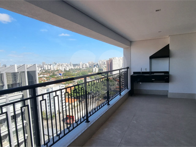 Apartamento à venda com 3 suítes em Moema, São Paulo, SP