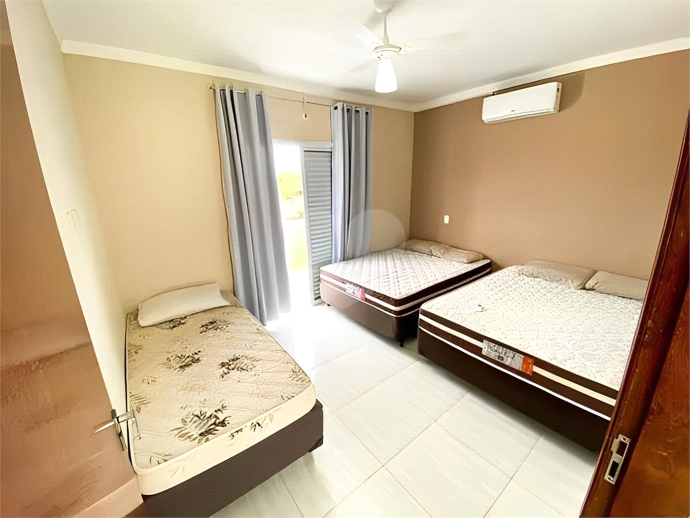 Casa à venda com 3 quartos, sendo 1 suíte, no condomínio Morada da Praia, Bertioga - SP