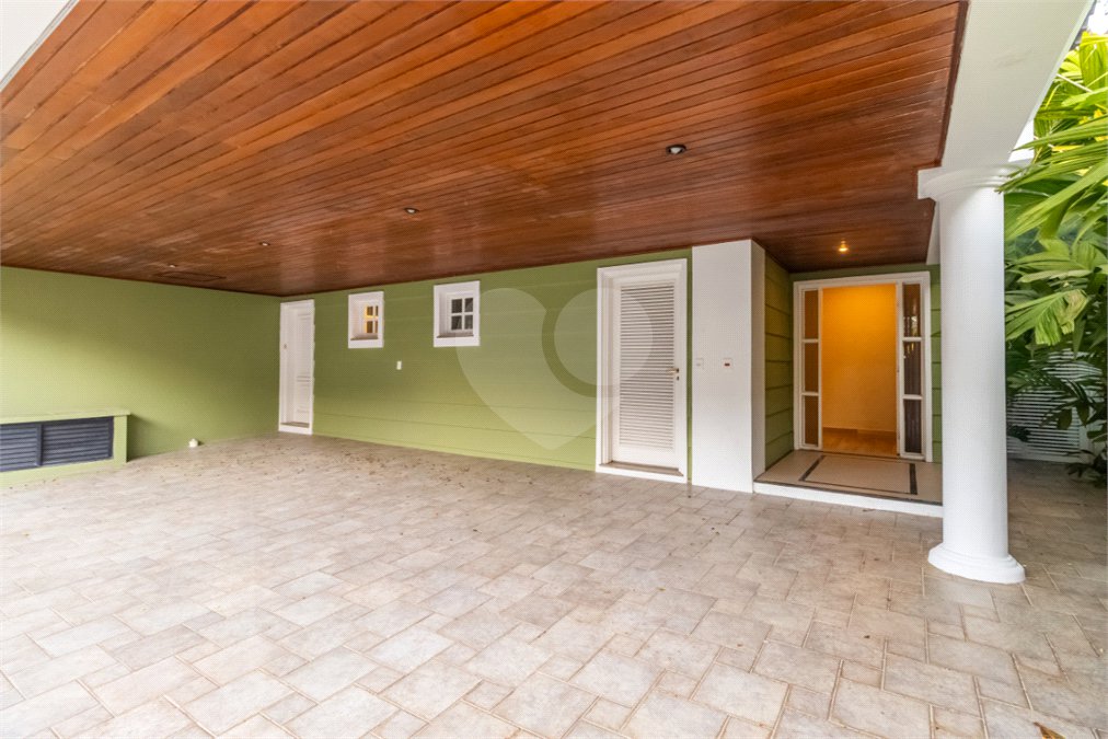 Casa à venda com 4 quartos, sendo 3 suítes, no condomínio Village Place, São Paulo - SP